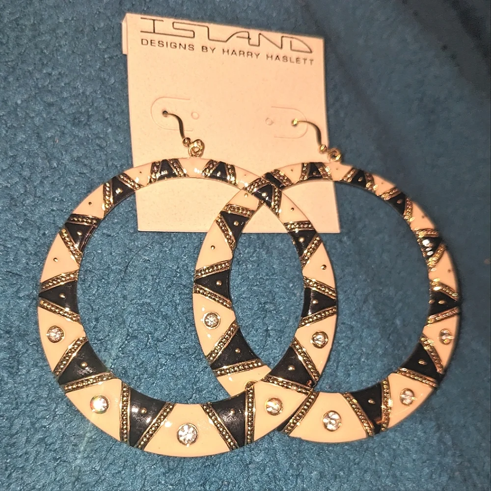 Island Designs by Harry Haslett Earrings LARGE Circular Black and Cream Dangle - Picture 7 of 11
